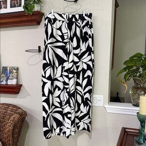 NWOT Vince Camuto Monochrome Leaf Pattern Wide Leg Cropped Pants  size XL